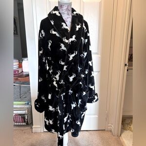 Cute and fluffy unicorn robe.